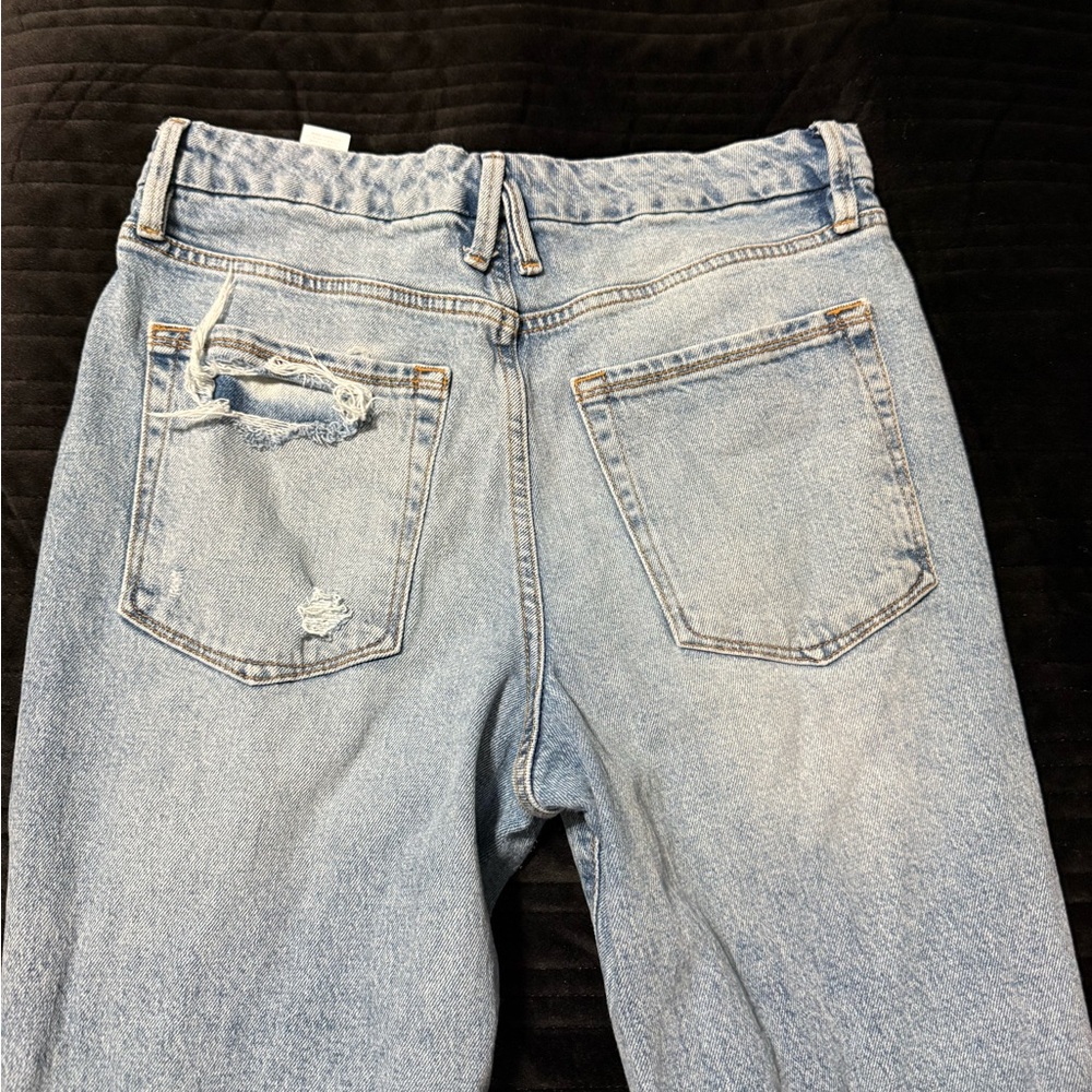 Good American Distressed Straight Leg Jeans Light Wash Size 10 / 30 Raw Hem - Picture 5 of 10